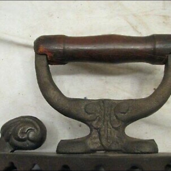 Antique Cast Iron Coal Clothes Press 1800scVintage Primitive Iron, Wood Handle - Picture 9 of 13